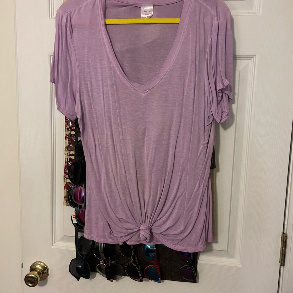 BNWT Size XXXL No Boundaries Lavendar V-Neck Knot Front Top